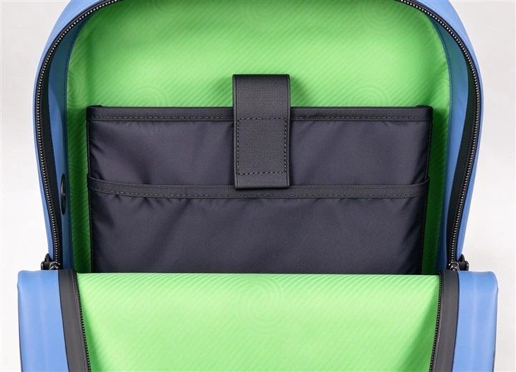 Internal slip pocket
